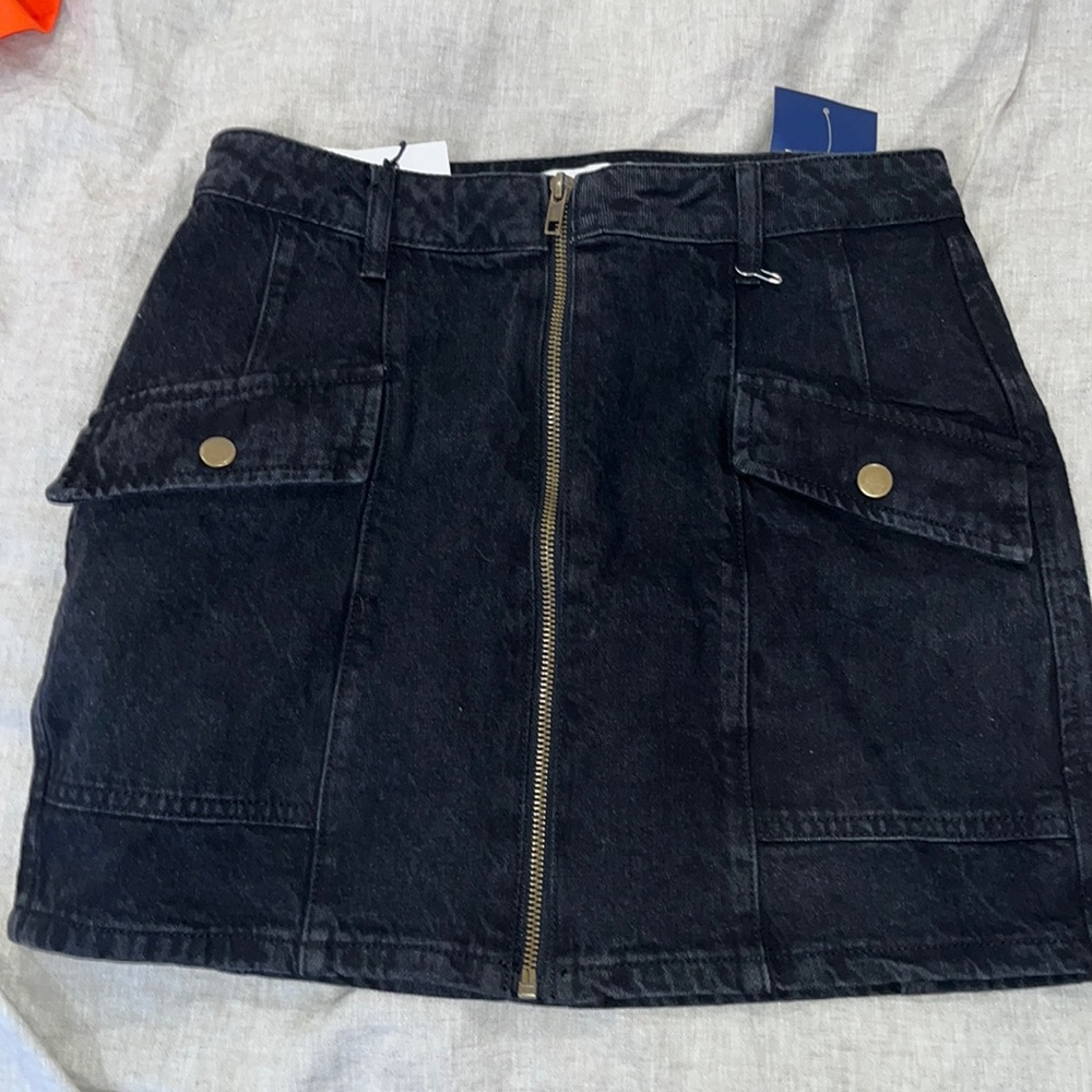 Denim Mini Skirt w Zipper In The Middle